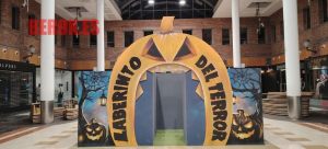Mural Laberinto Terror Centro Comercial Adolescentes 300x100000